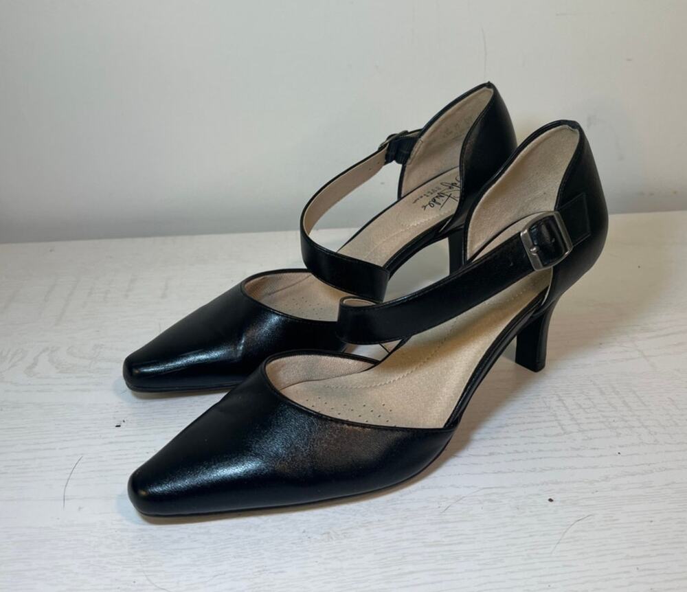 Kamala Pump by LifeStride Black sze 9.5